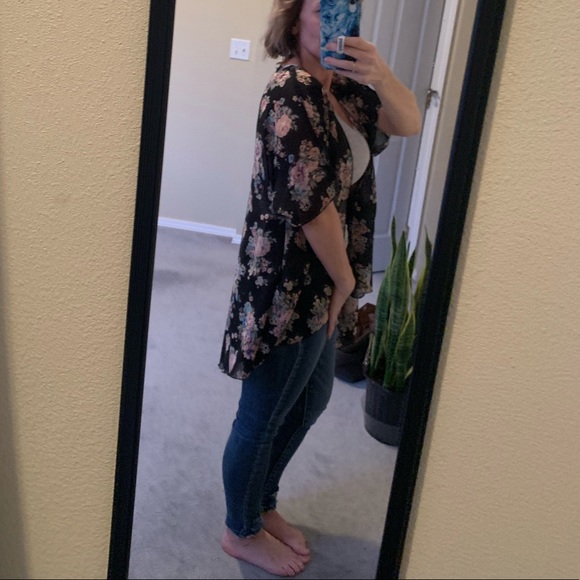 🔅Floral Kimono🔅 - Picture 2 of 6